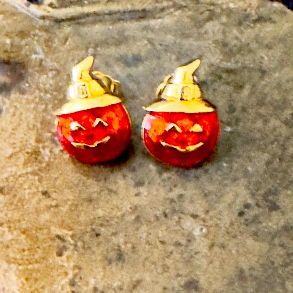 Avon Vintage Jack o’ Lantern Pumpkin Pierced Earrings (BRAND NEW-NEVER WORN)